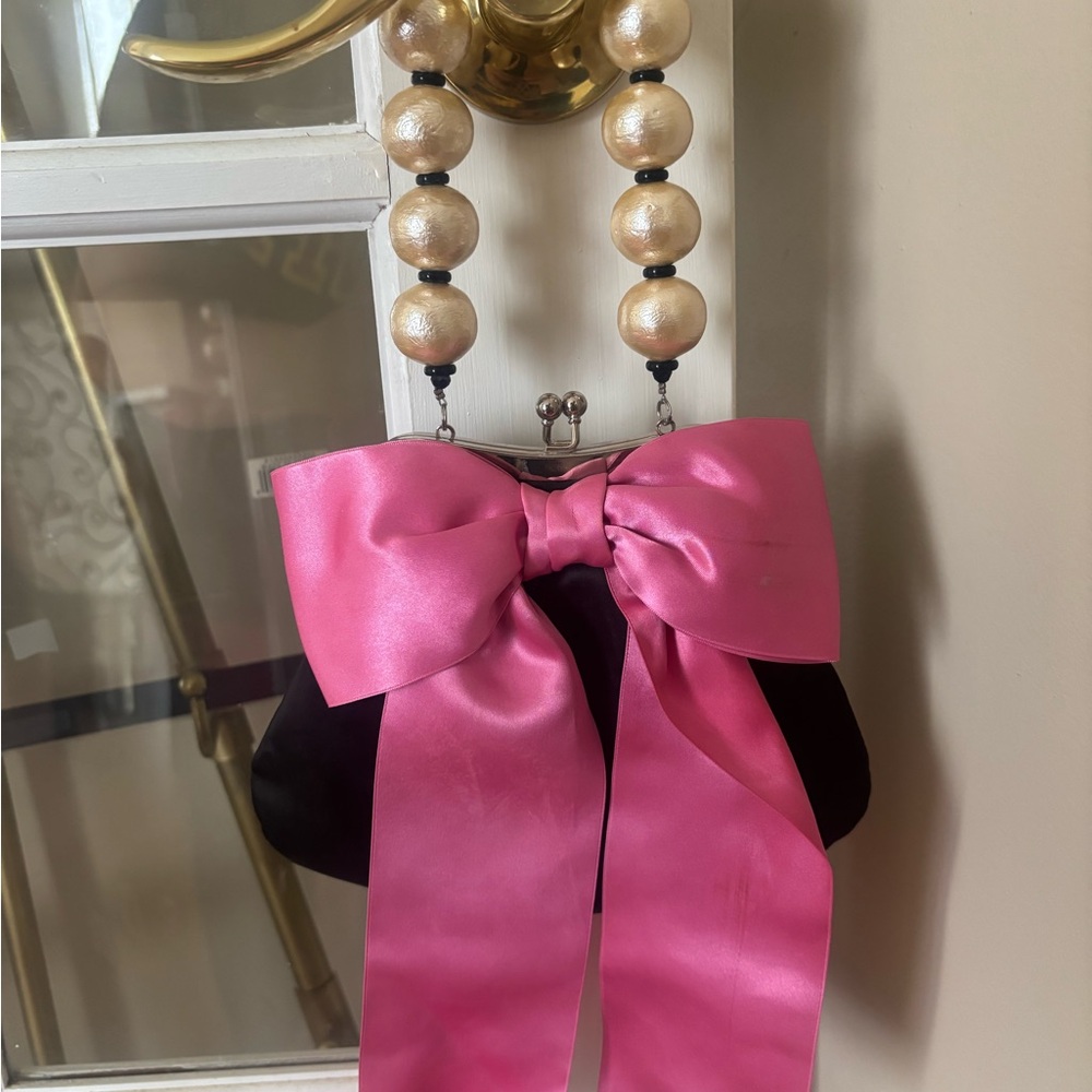 STUNNING! Loren Bell Elegant Black Clutch with Pink Bow